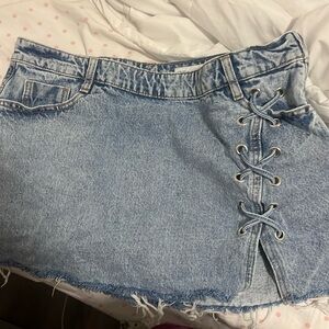 Brand new Zara denim skirt it’s huge on me never have worn for that reason